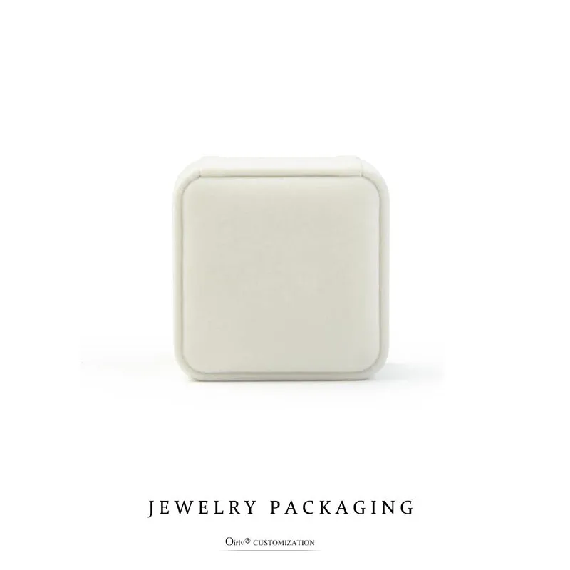 White Velvet Anniversry Bangle Box H04504